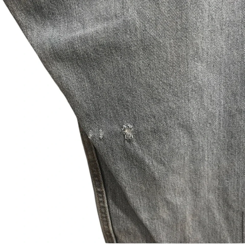 Levi’s 505 jeans in great condition just a minor snag on the back of the knee​
